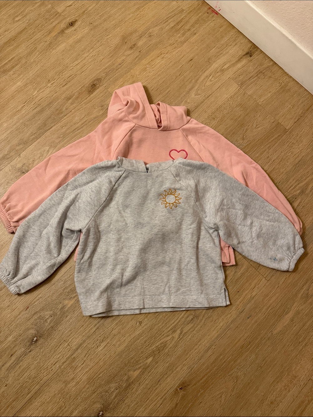 2 Kids Pink Hoodie & Gray Sweatshirt Set - Cute Heart & Sun Motifs
